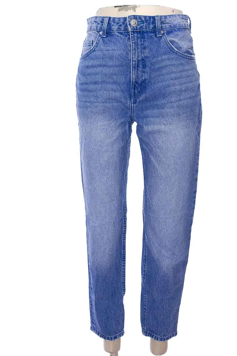 PANTALóN COLOR AZUL  BERSHKA