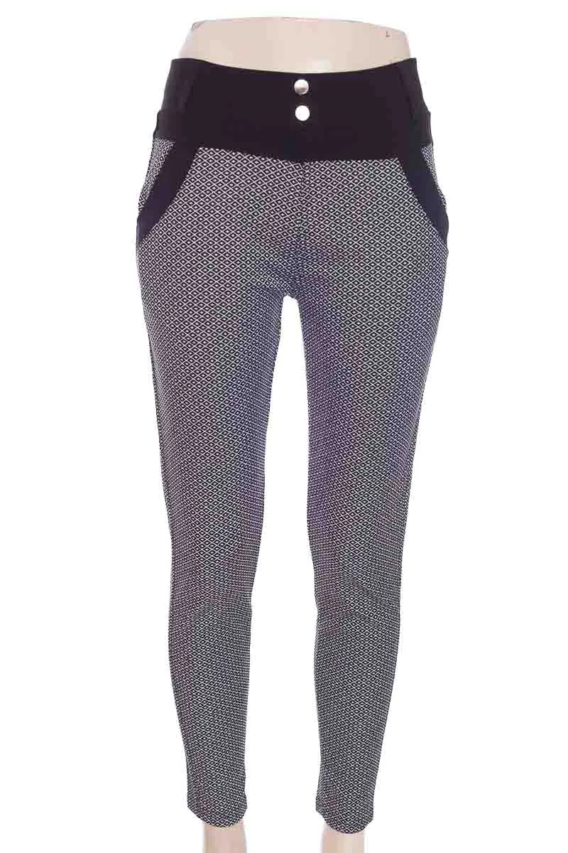 PANTALóN COLOR NEGRO  CLOSEANDO