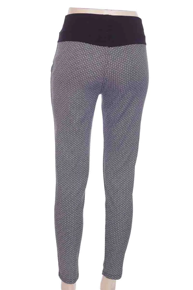 PANTALóN COLOR NEGRO  CLOSEANDO