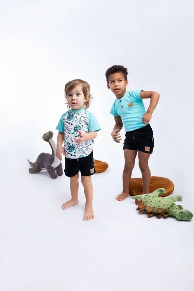 Pantalón corto negro para niño colección Dino