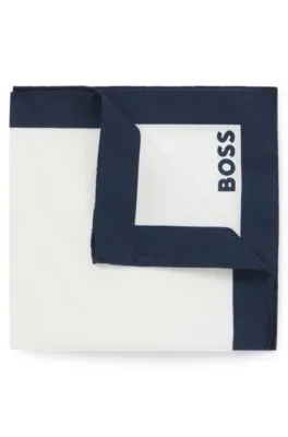 Pañuelo de bolsillo en algodón con borde y logo estampado