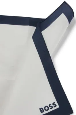 Pañuelo de bolsillo en algodón con borde y logo estampado