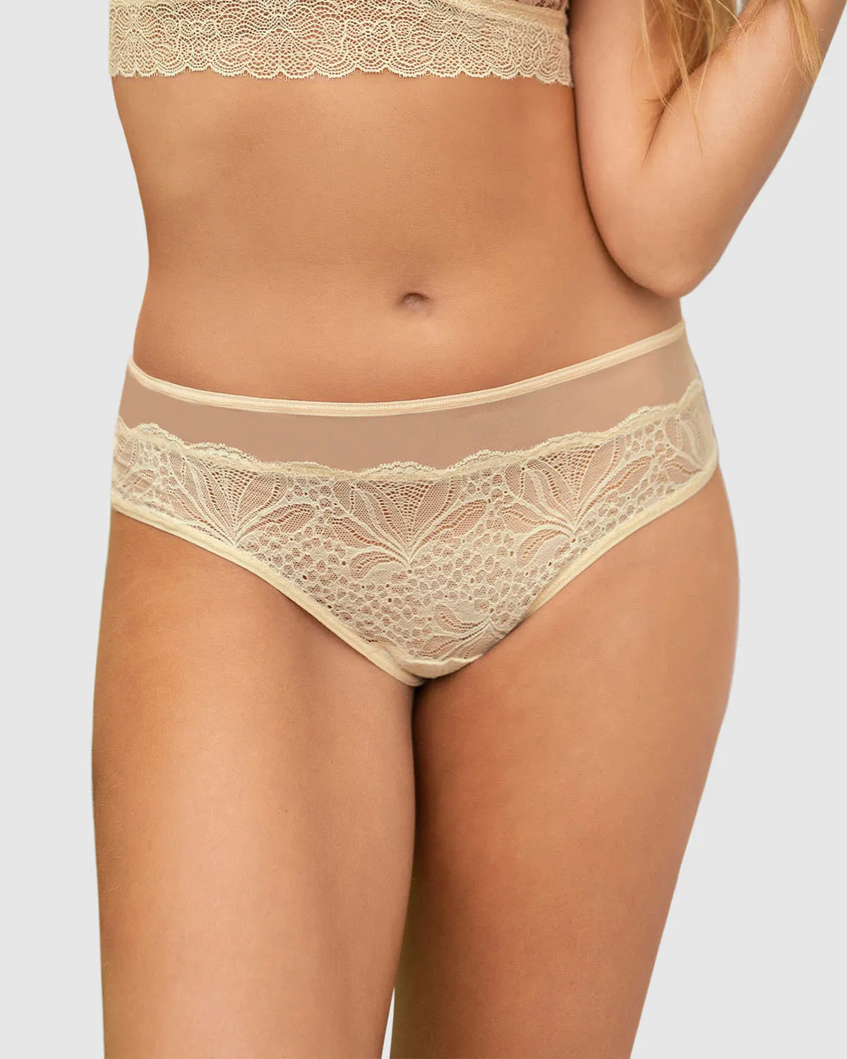 Panty cachetero semidescaderado en encaje y tul con refuerzo en algodón