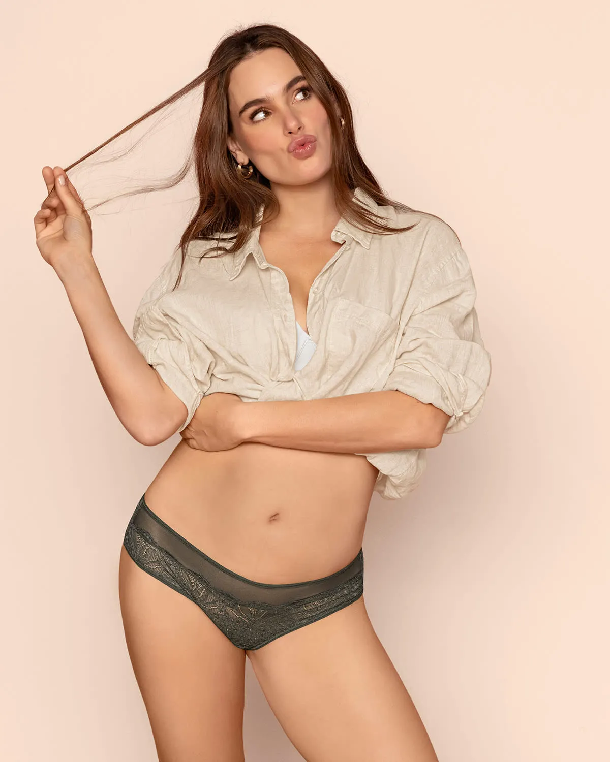 Panty cachetero semidescaderado en encaje y tul con refuerzo en algodón