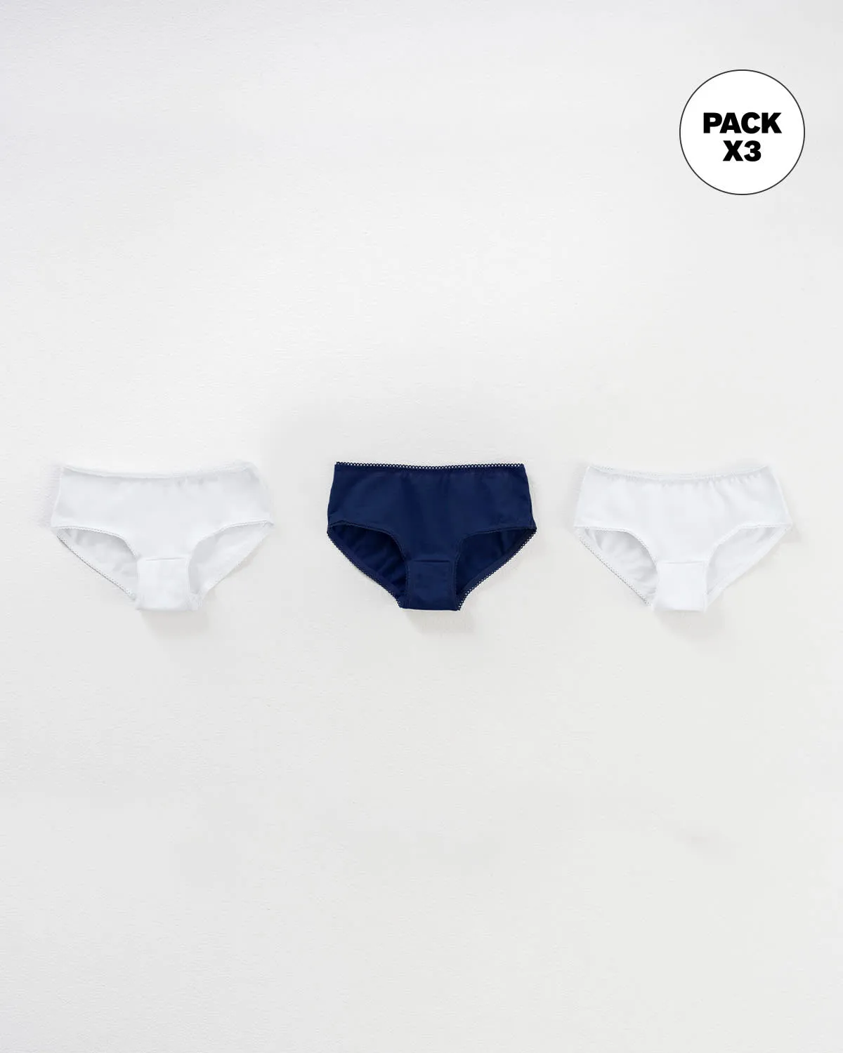 Paquete x 3 panties clásicos en algodón suave para nia
