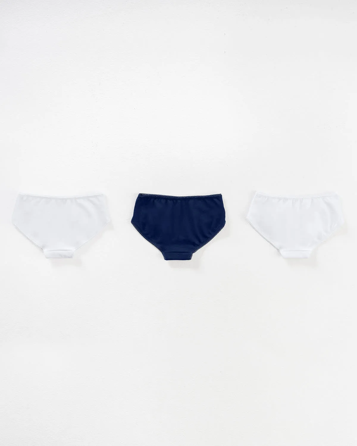 Paquete x 3 panties clásicos en algodón suave para nia