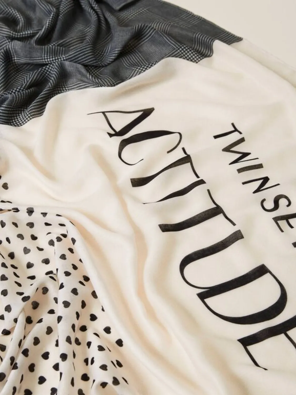 PAÑUELO ESTAMPADO LOGOTIPO ACTITUDE T.S