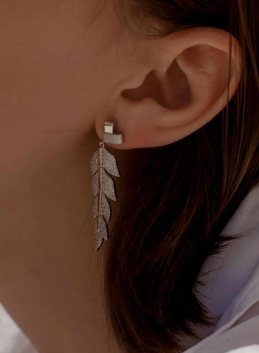 Pendientes largos  plata brillantes con diseo de hoja