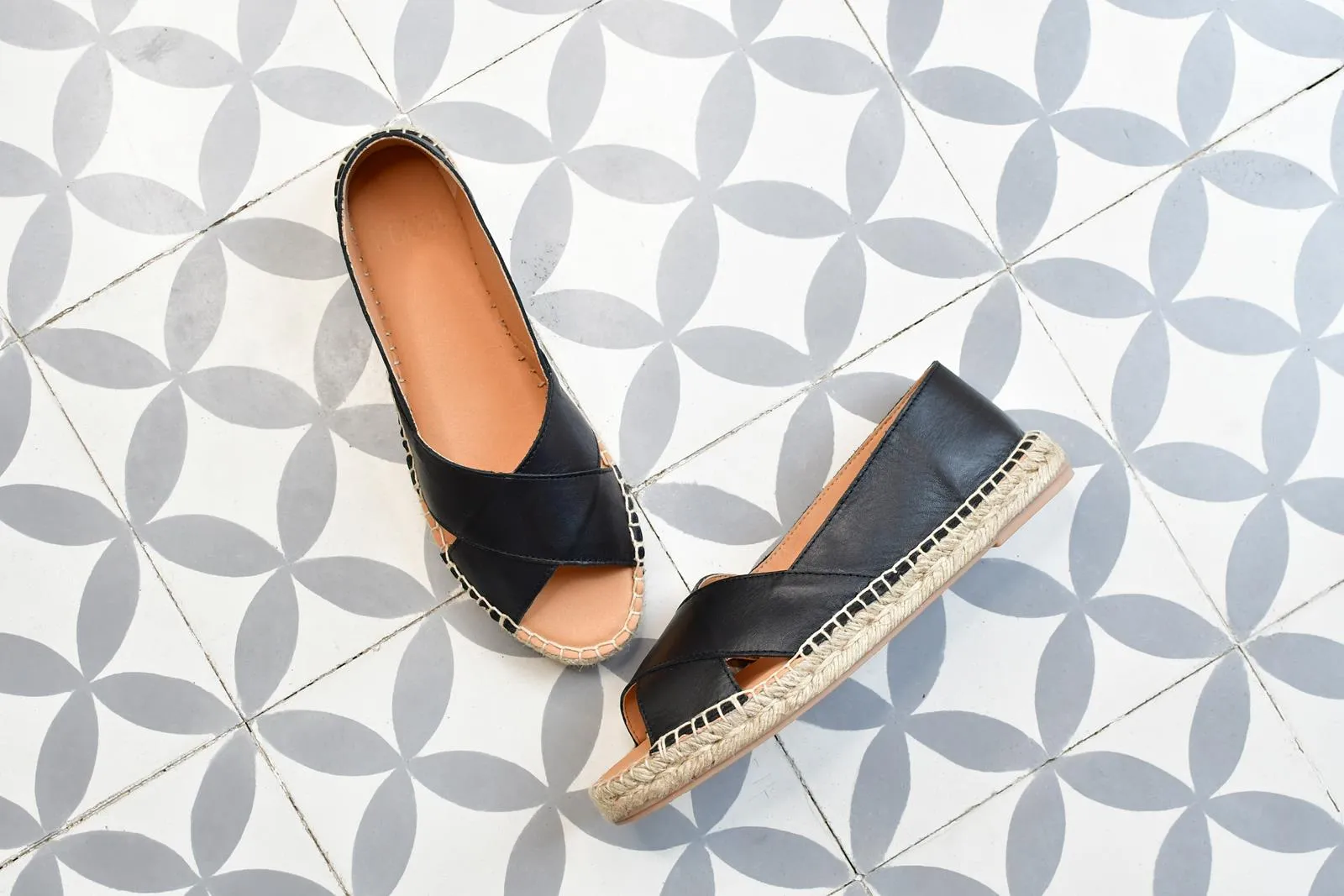 Sandalia Yute Cruzada Pölka Shoes Spes Negra