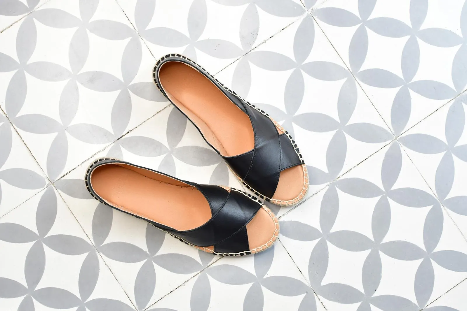 Sandalia Yute Cruzada Pölka Shoes Spes Negra