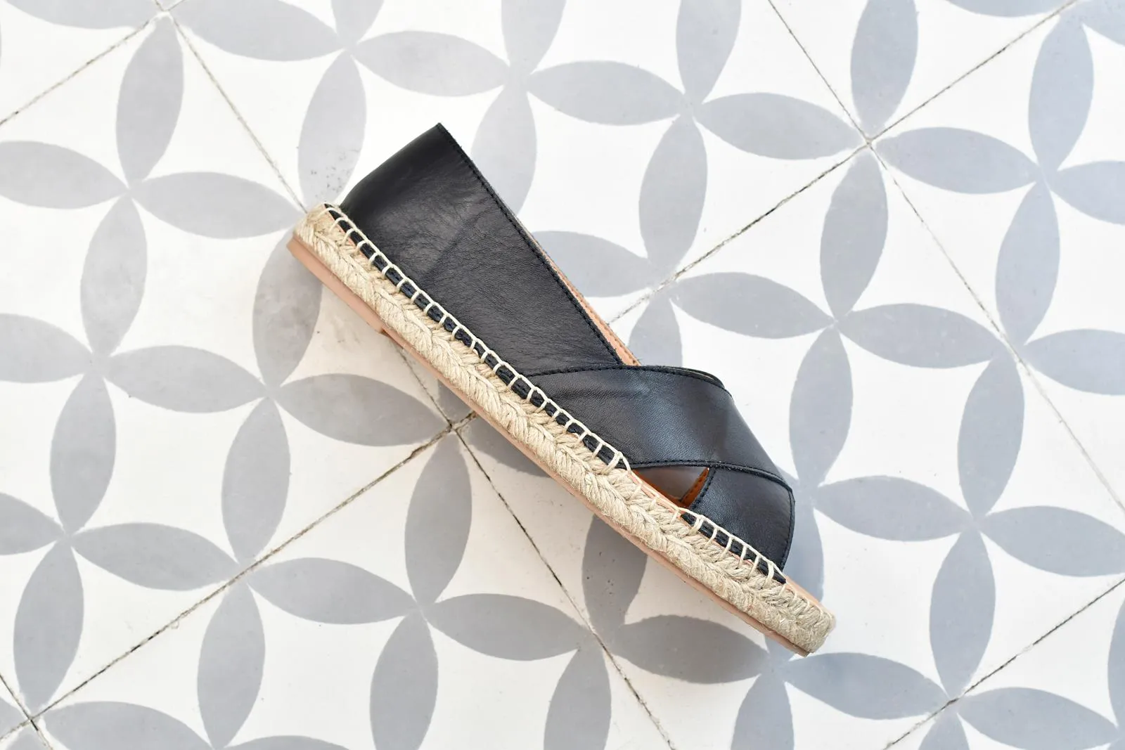 Sandalia Yute Cruzada Pölka Shoes Spes Negra
