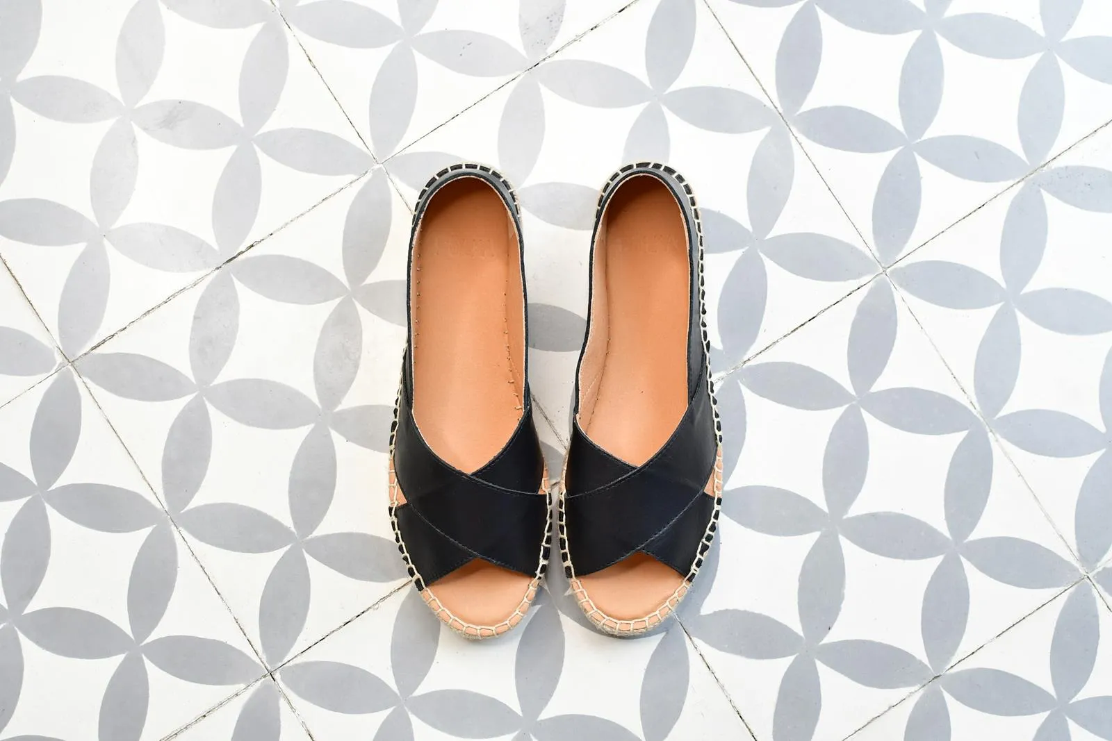 Sandalia Yute Cruzada Pölka Shoes Spes Negra