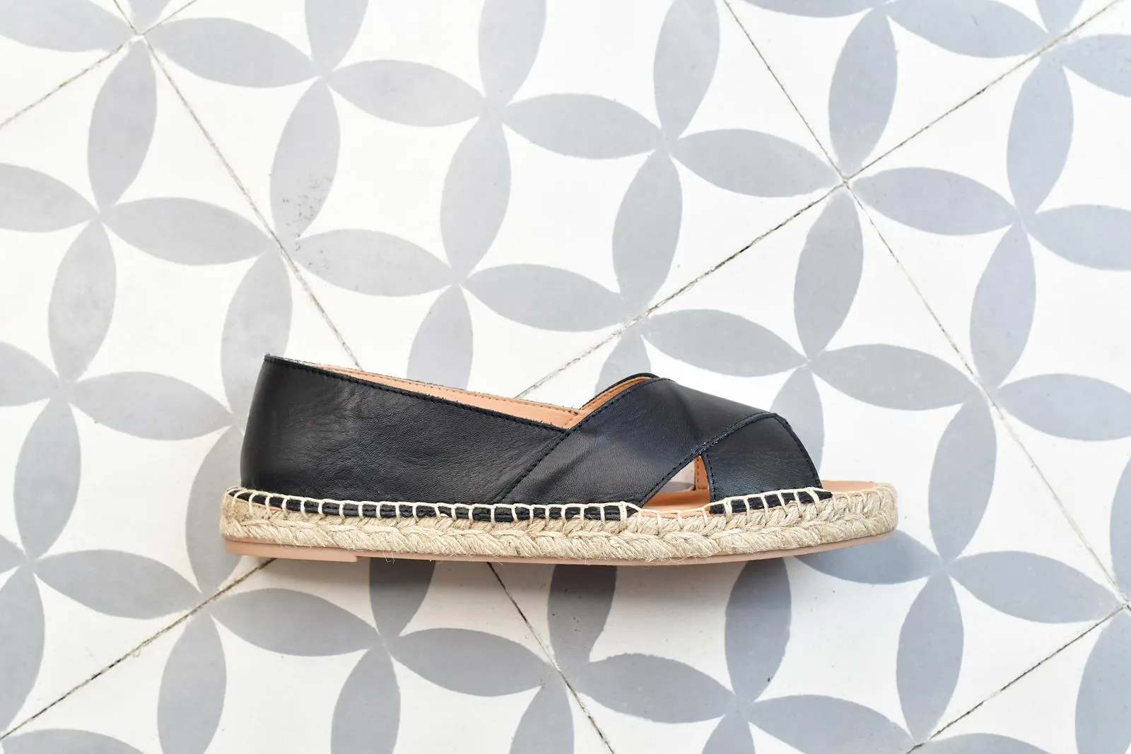Sandalia Yute Cruzada Pölka Shoes Spes Negra