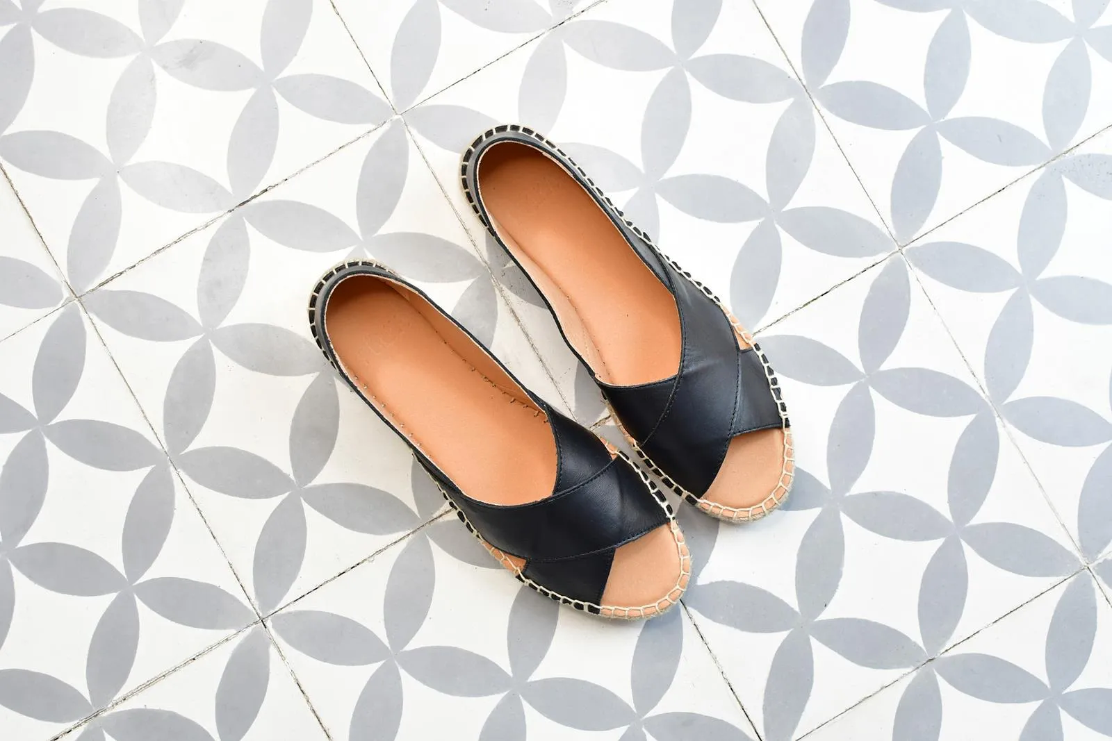 Sandalia Yute Cruzada Pölka Shoes Spes Negra