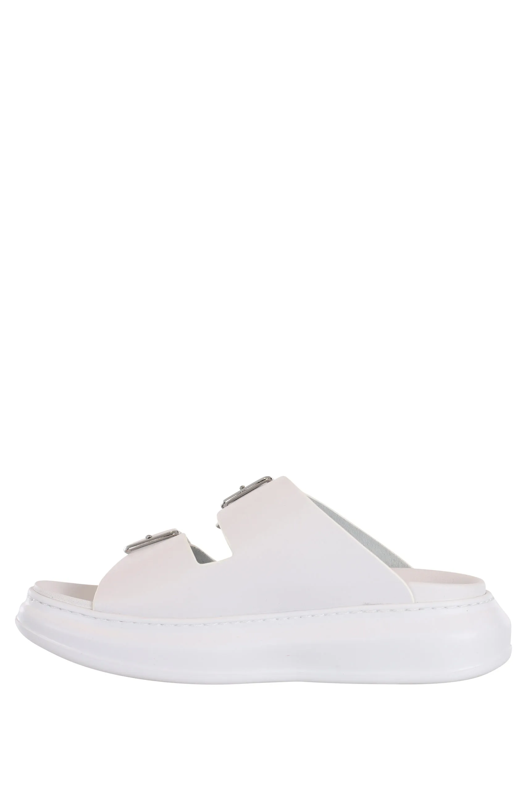 Sandalias blancas con hebillas y logo negro en el lateral