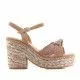 Sandalias tacón Alma en pena rosas con dos tiras cruzadas en forma de lazo y detalles brillantes