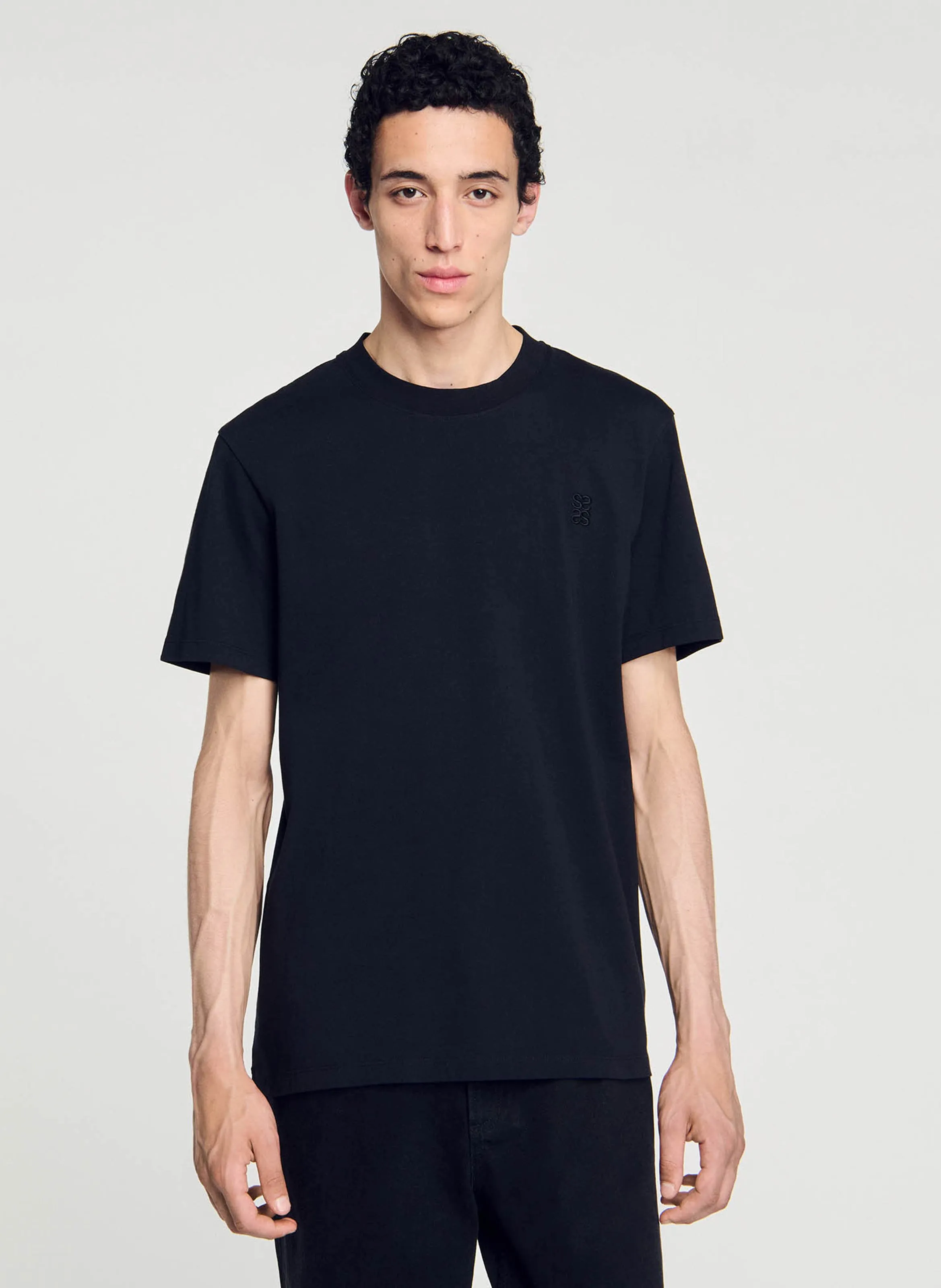 SANDRO Camiseta de cuello redondo de algodón en negro