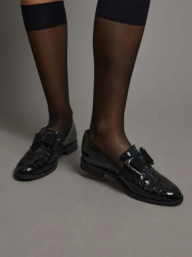 SAPATO LOAFER EM VERNIZ ESTAMPADO COM LAÇO
