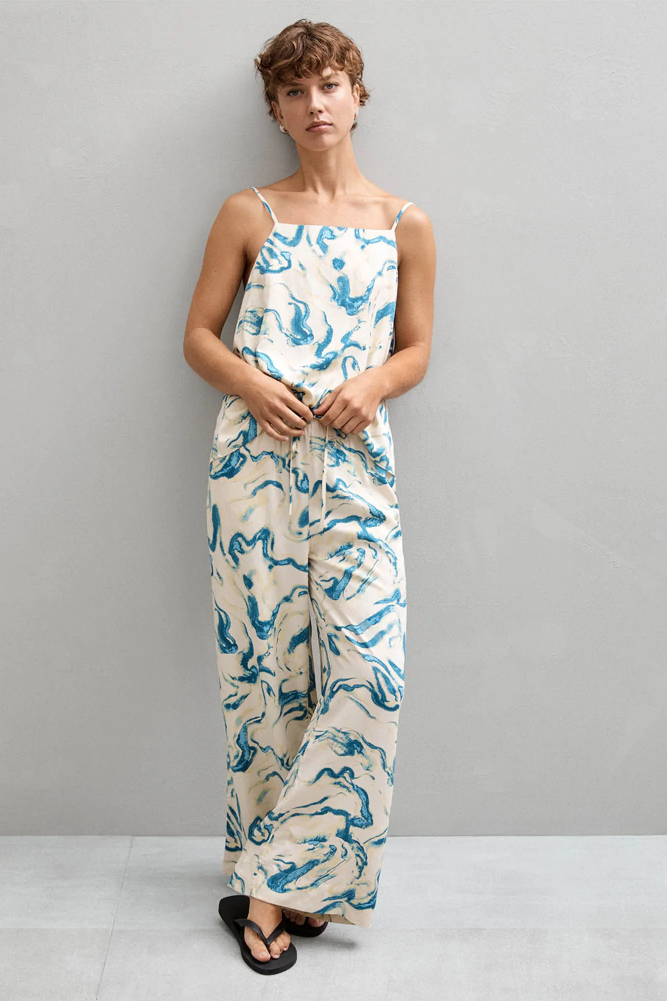 Selected Femme Pantalón ancho estampado confeccionado 100% con viscosa.