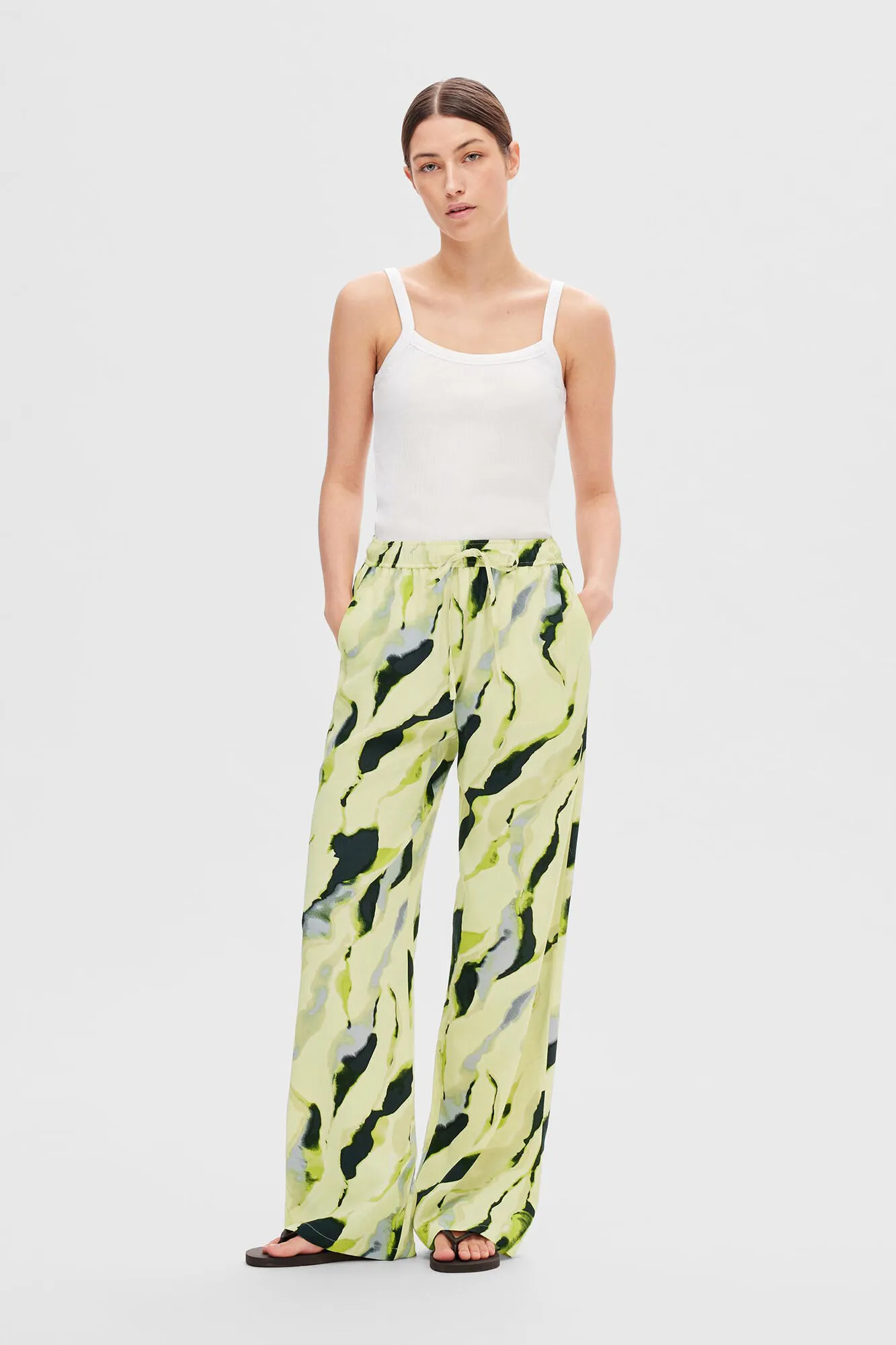 Selected Femme Pantalón estampado Regular Fit confeccionado con Viscosa Lenzing Ecovero