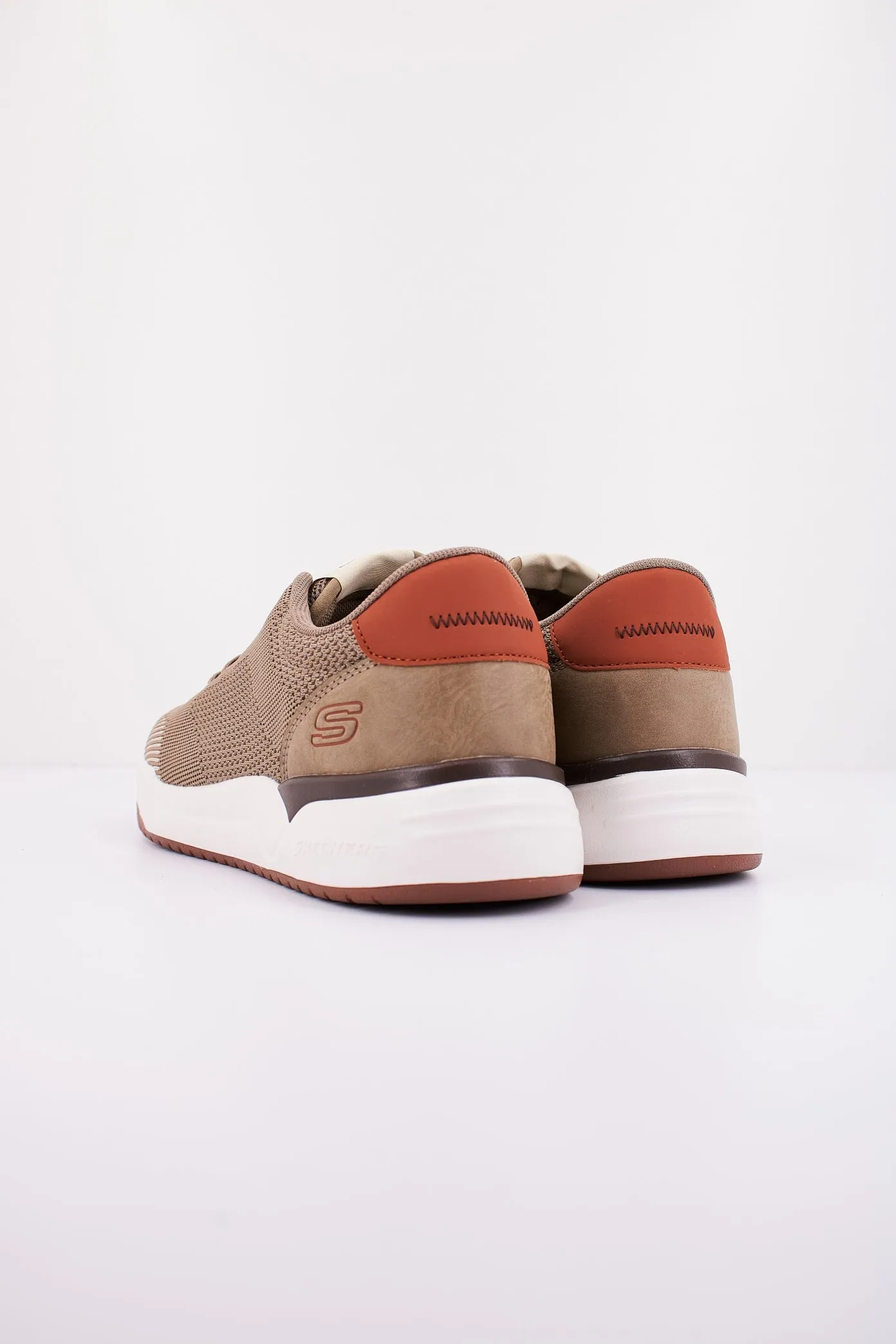 SKECHERS