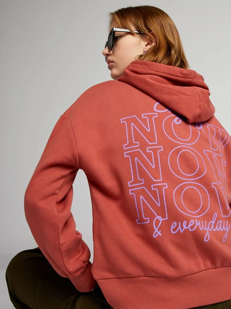 SUDADERA CON CAPUCHA ESTAMPADA  ROJO