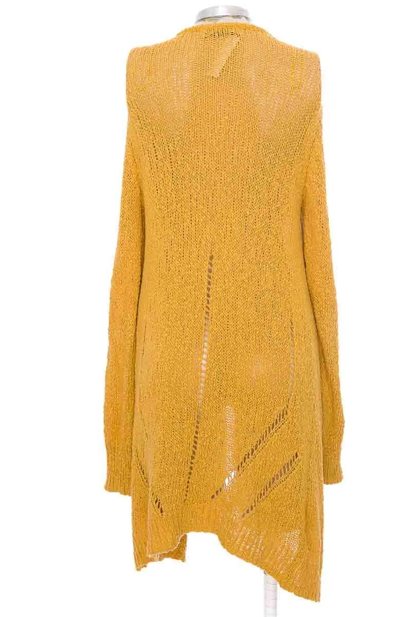 SWEATER COLOR MOSTAZA  BASEMENT