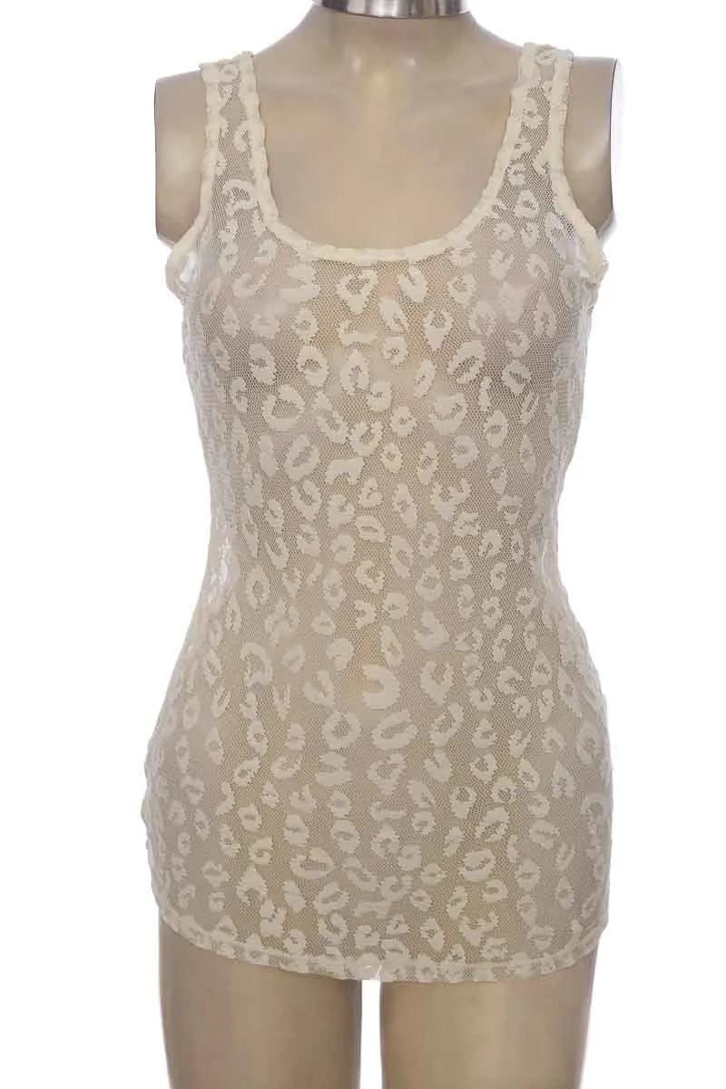 TOP / CAMISETA COLOR BEIGE  GUESS