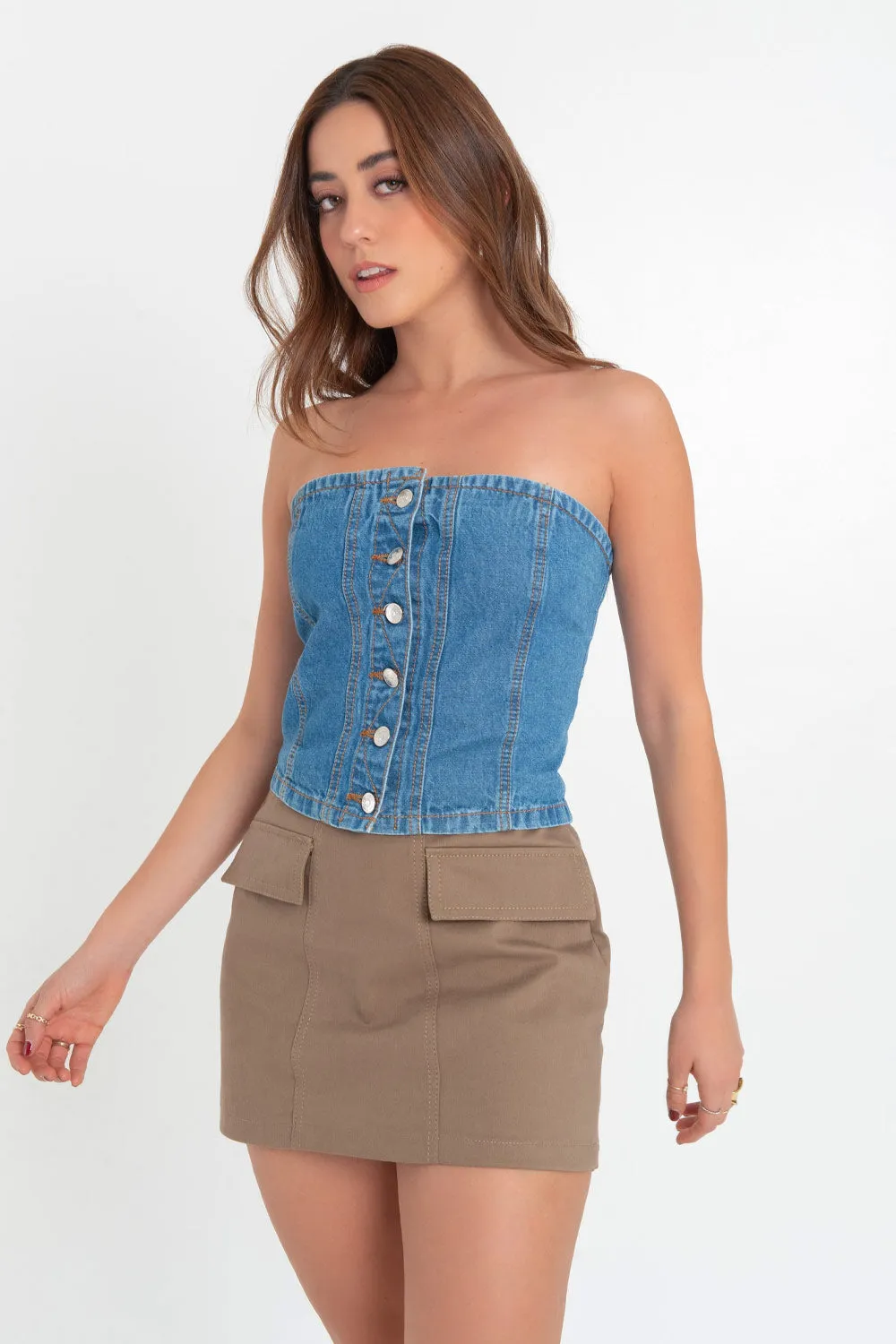 Top tubo de denim con botones contraste