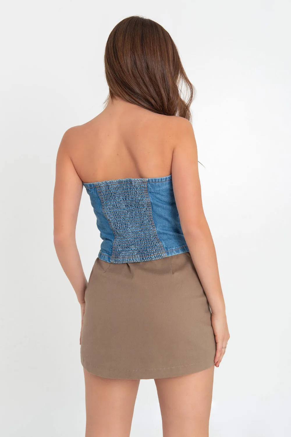 Top tubo de denim con botones contraste