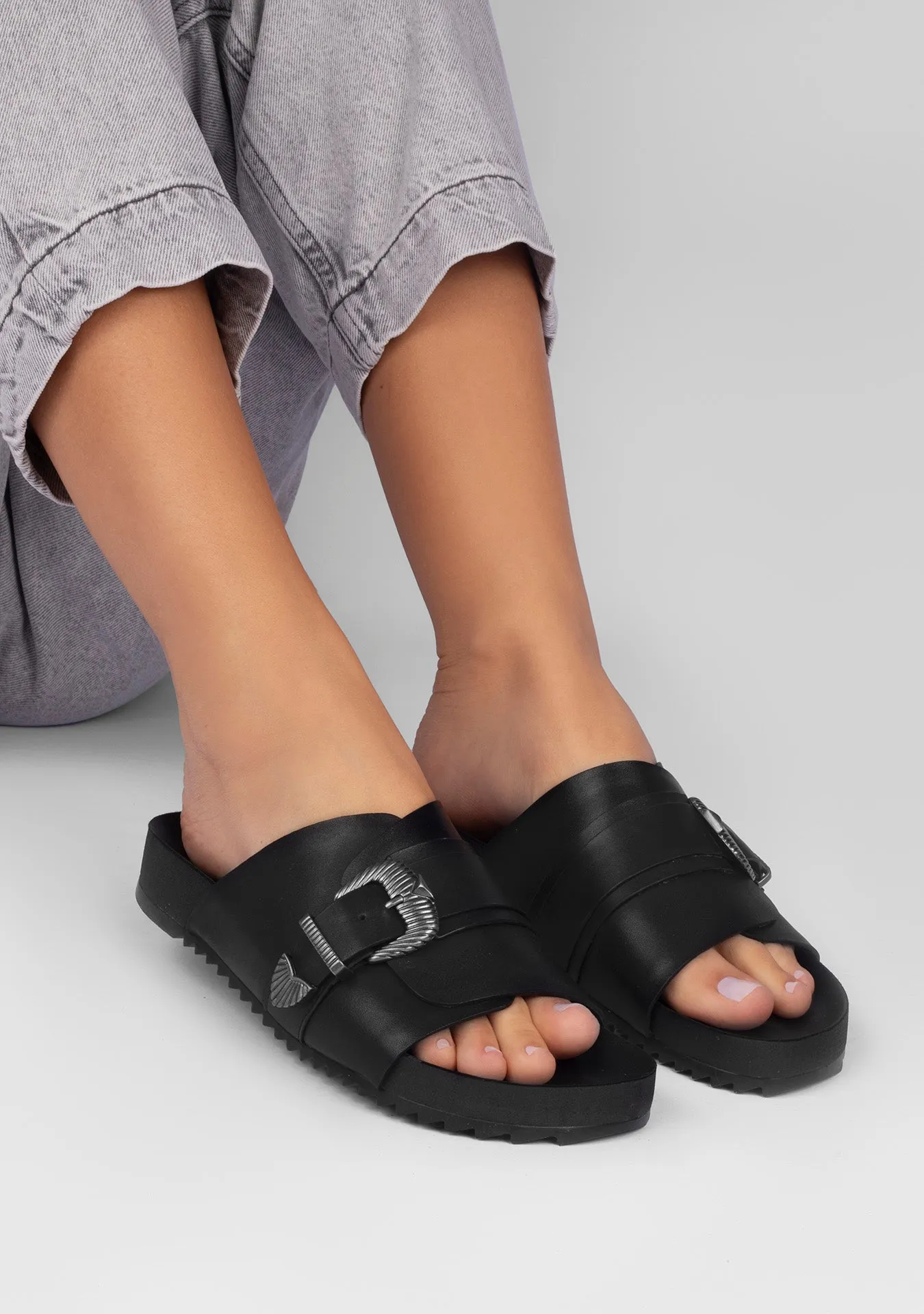 Vinci Shoes Mariah Black Sandals