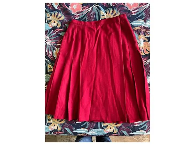 Yves Saint Laurent Falda cruzada plisada roja de Saint Laurent 