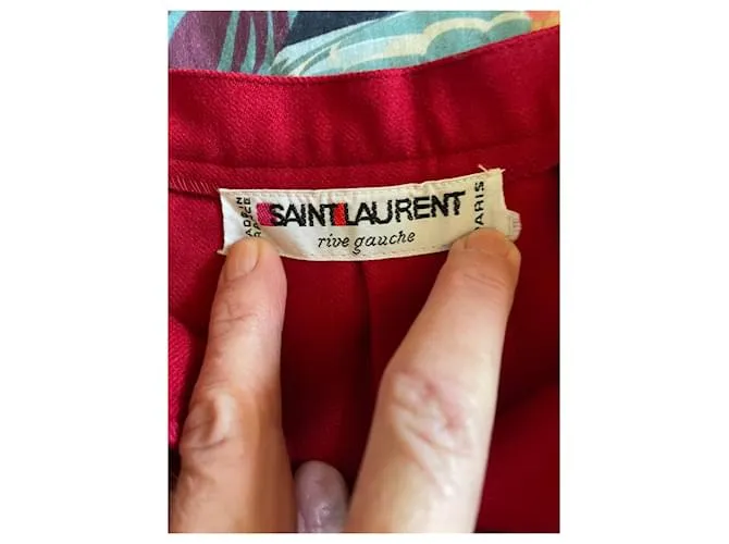 Yves Saint Laurent Falda cruzada plisada roja de Saint Laurent 