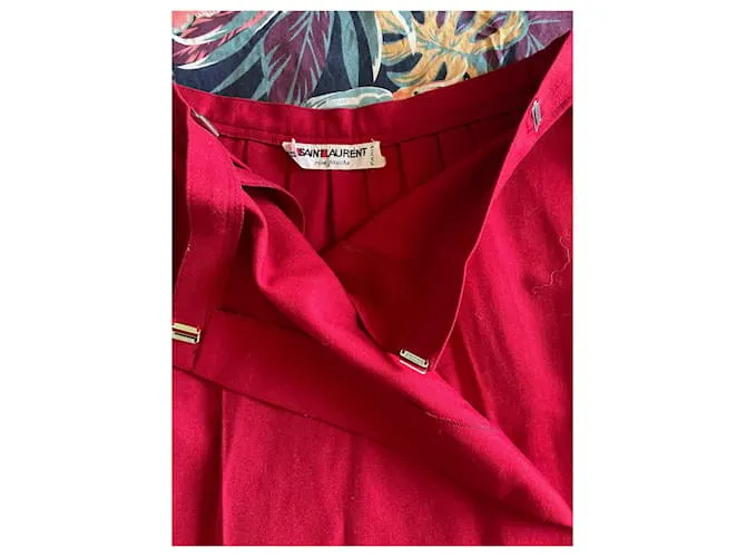 Yves Saint Laurent Falda cruzada plisada roja de Saint Laurent 