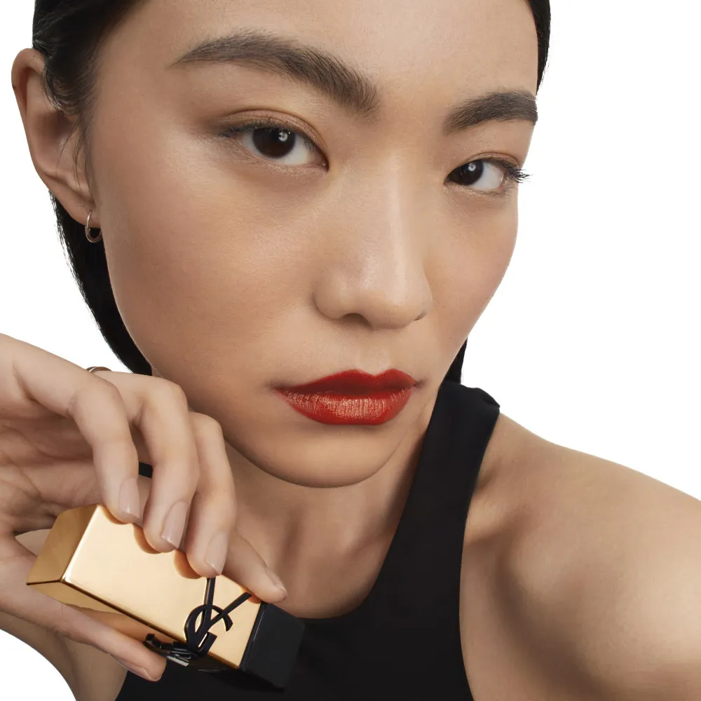YVES SAINT LAURENT ROUGE PUR COUTURE LABIAL ACABADO SATINADO EN   O83 FIERY RED