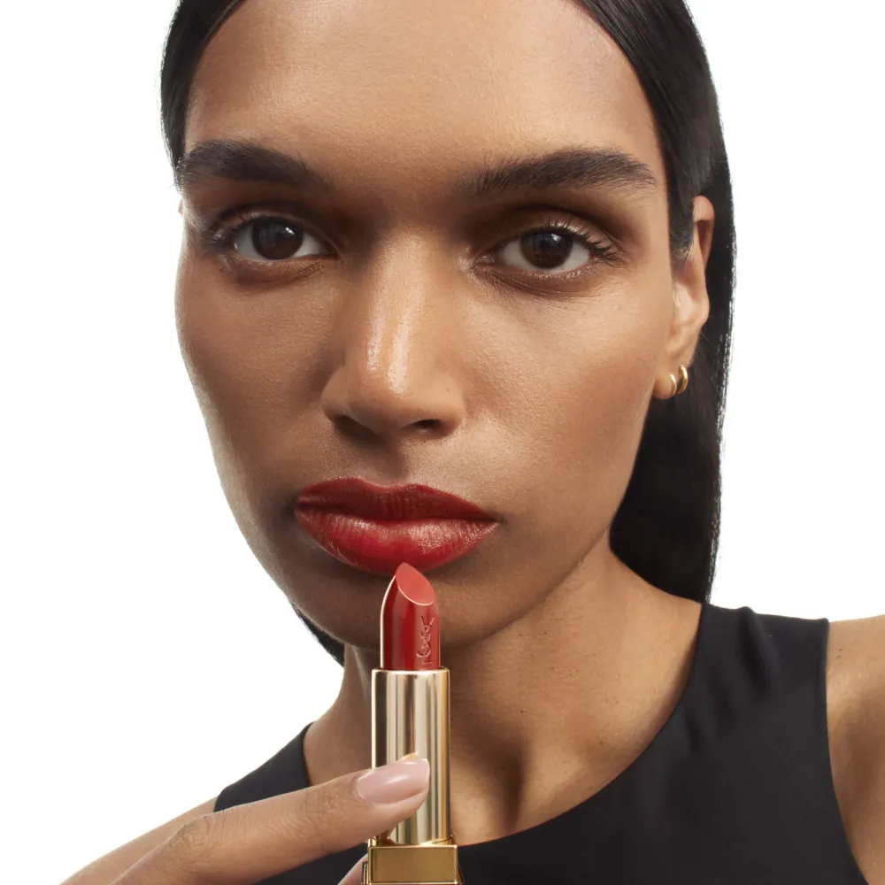YVES SAINT LAURENT ROUGE PUR COUTURE LABIAL ACABADO SATINADO EN   R1966 ROUGE LIBRE