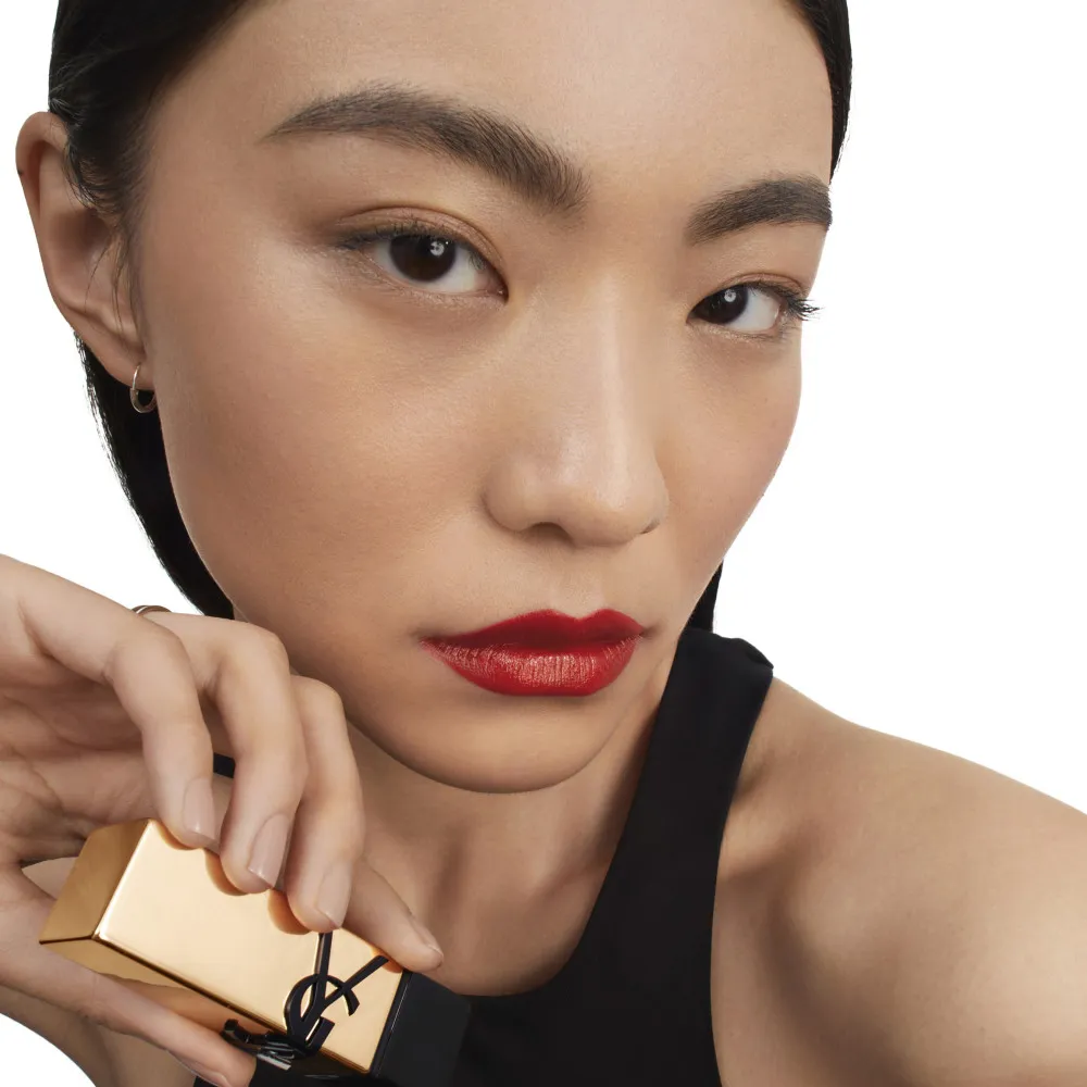 YVES SAINT LAURENT ROUGE PUR COUTURE LABIAL ACABADO SATINADO EN   R9 BRADEN BORDEAUX