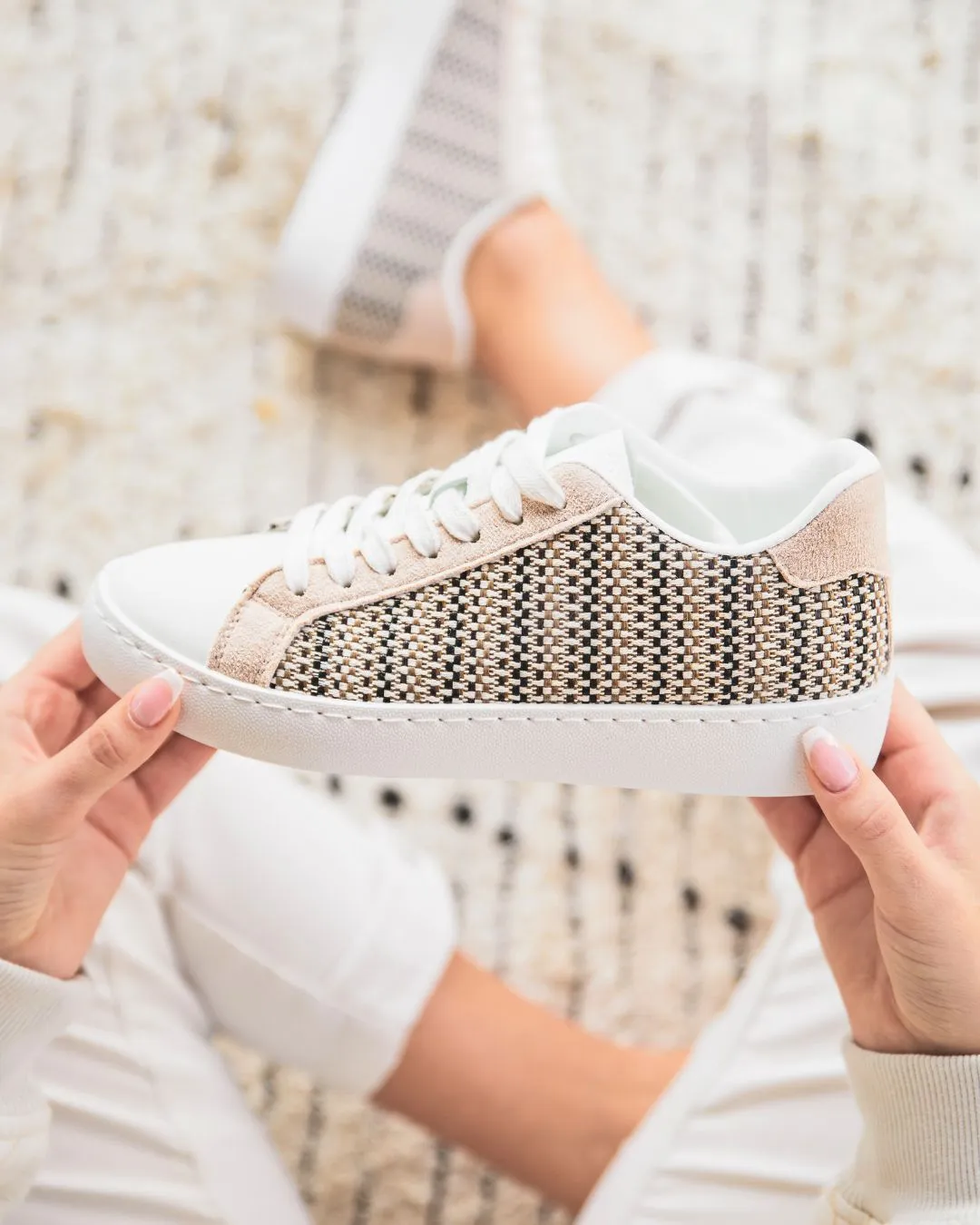 ZAPATILLAS DE MUJER BEIGE CON CORDONES  MéLINE
