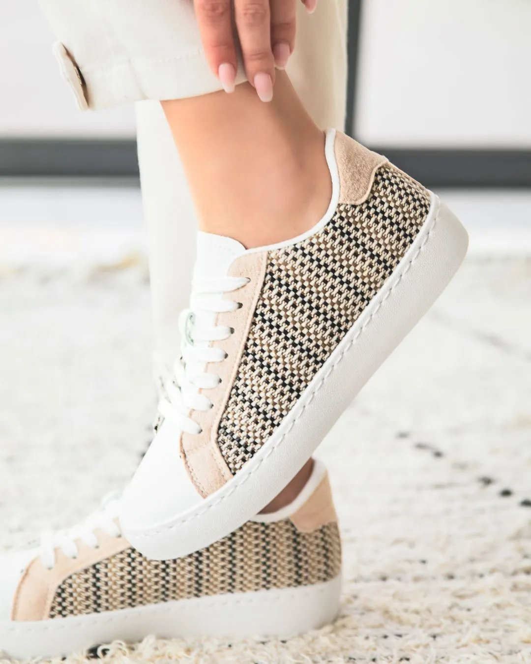 ZAPATILLAS DE MUJER BEIGE CON CORDONES  MéLINE