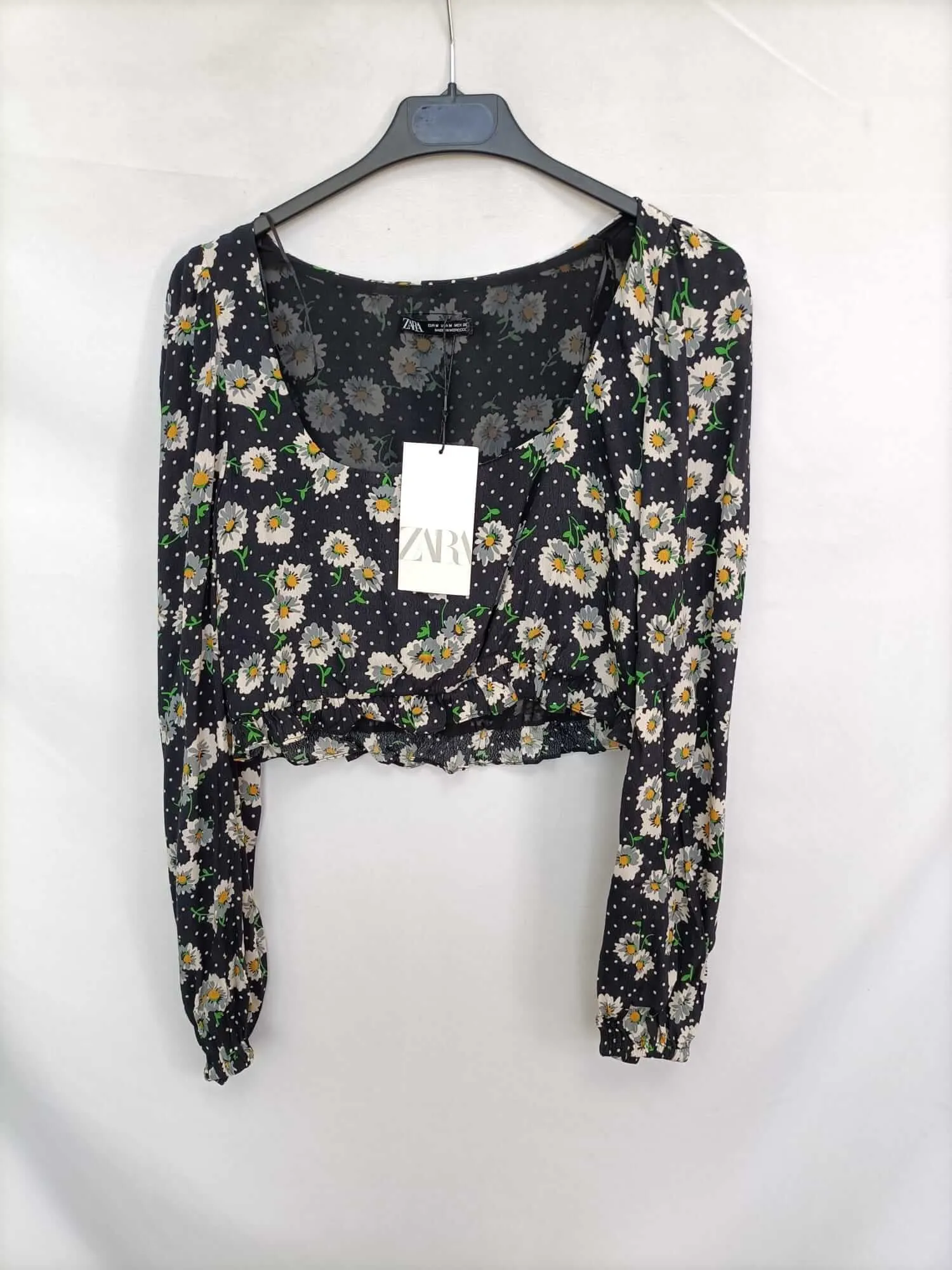 ZARA. Top negro flores y lunares T.m